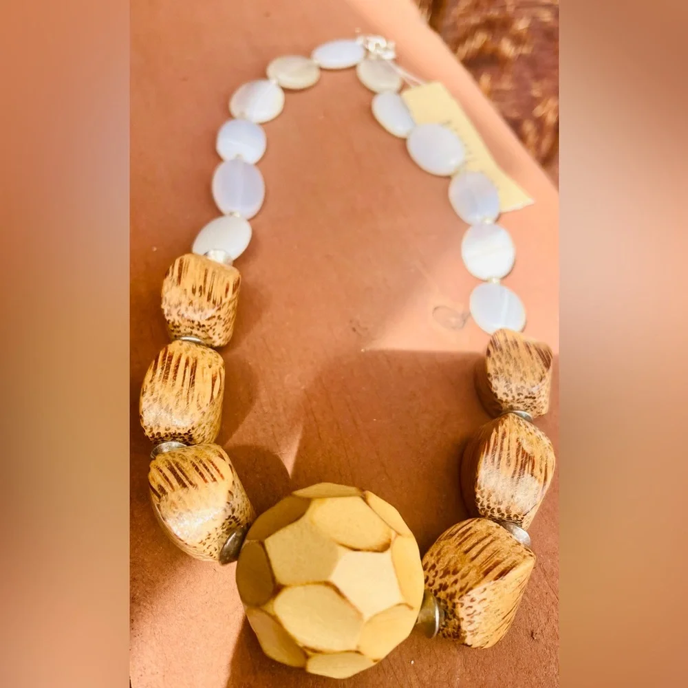 Peyote Bird Wood and White Bead Necklace, NWT. - Picture 9 of 13